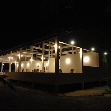 Naaval Hotel Batticaloa Eksteriør billede