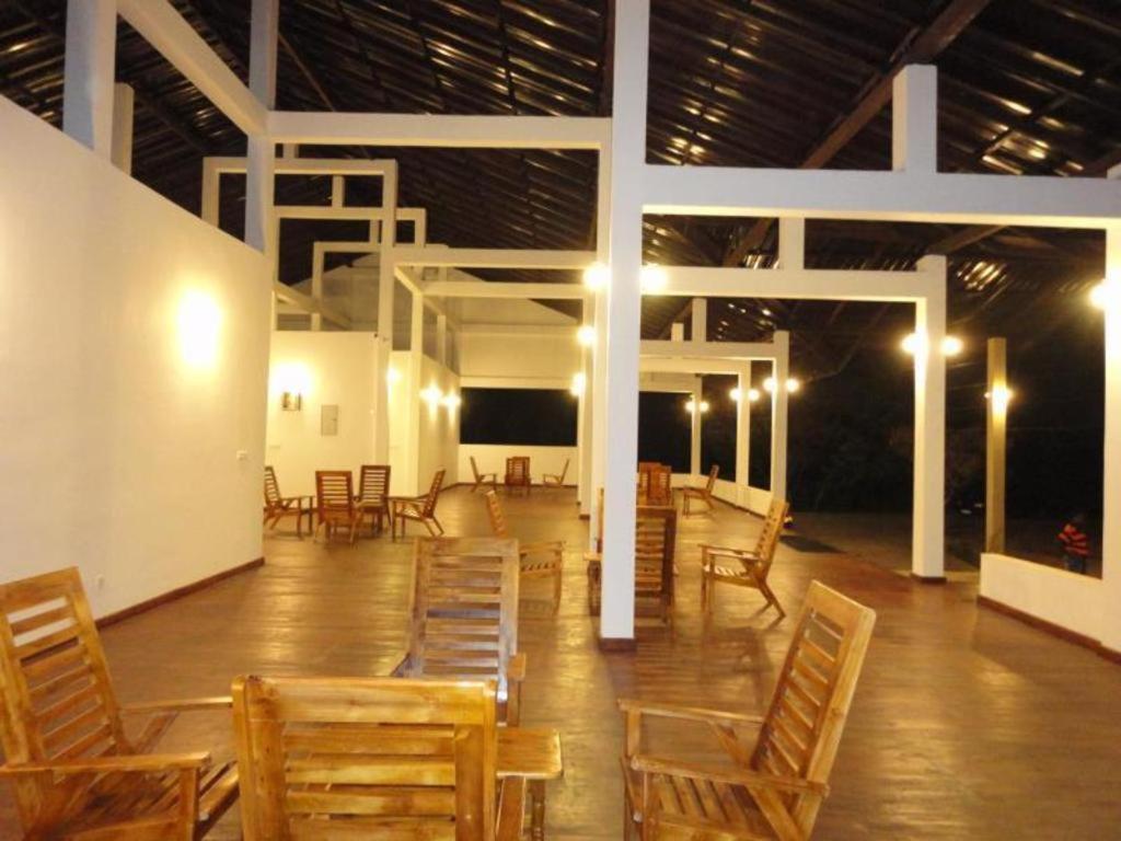 Naaval Hotel Batticaloa Eksteriør billede