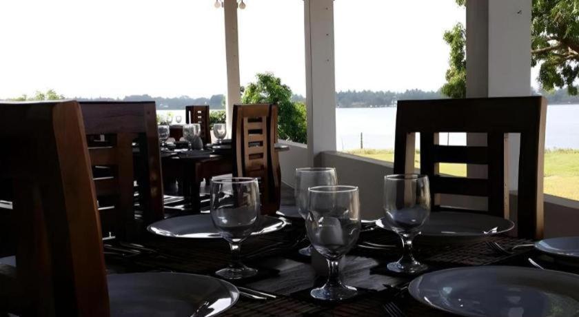 Naaval Hotel Batticaloa Eksteriør billede