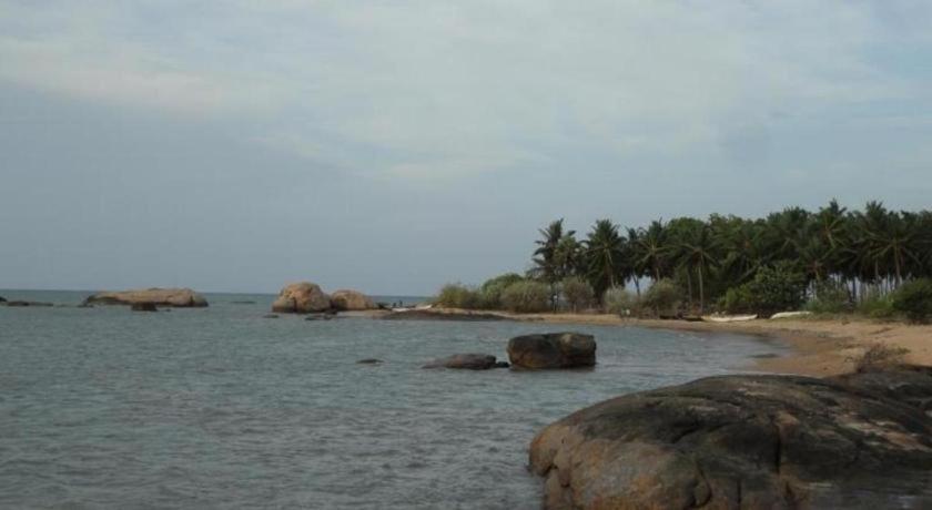 Naaval Hotel Batticaloa Eksteriør billede
