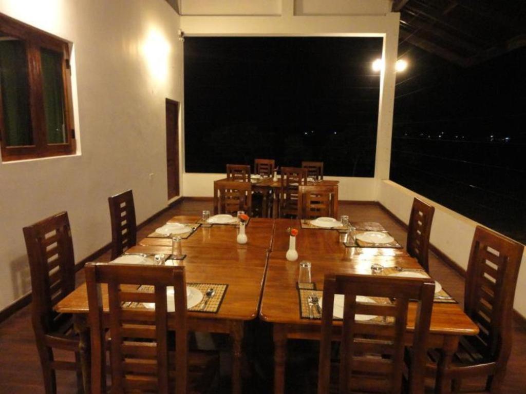 Naaval Hotel Batticaloa Eksteriør billede
