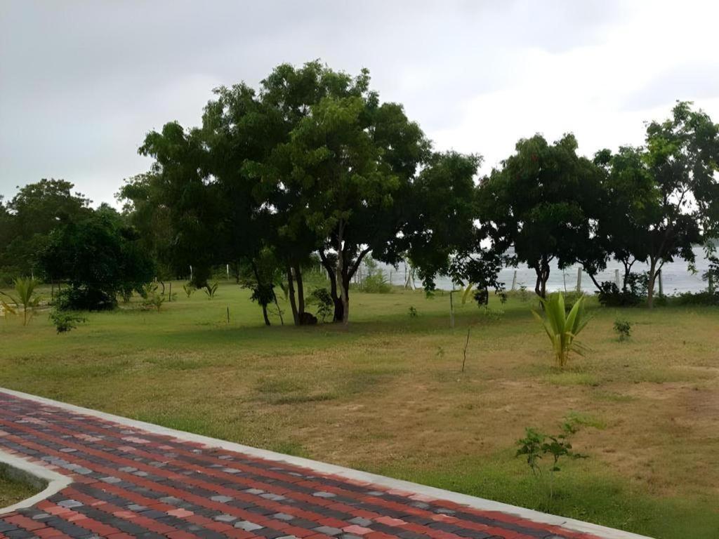Naaval Hotel Batticaloa Eksteriør billede