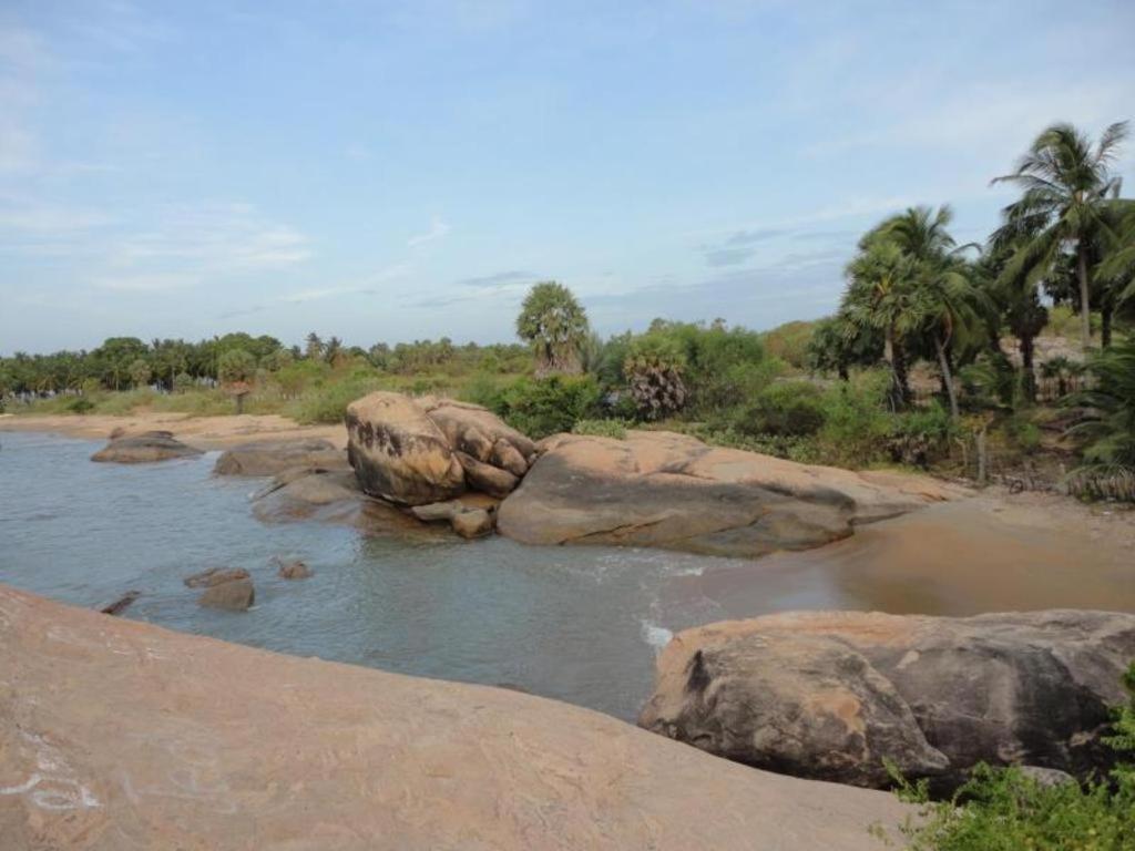 Naaval Hotel Batticaloa Eksteriør billede