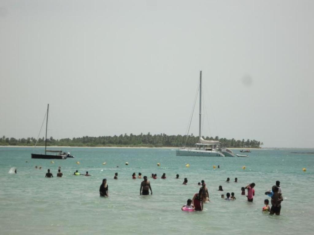 Naaval Hotel Batticaloa Eksteriør billede