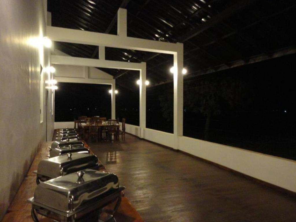 Naaval Hotel Batticaloa Eksteriør billede