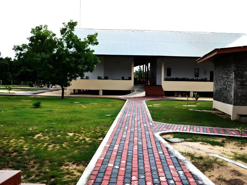 Naaval Hotel Batticaloa Eksteriør billede