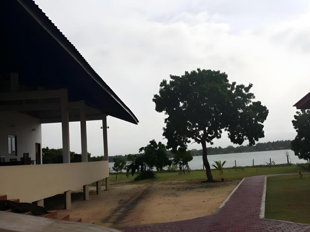 Naaval Hotel Batticaloa Eksteriør billede